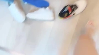 颜值嫩妹子上来就第一视角打飞机撸起来花样姿势爆操一线天再以打飞机撸管结束第02集