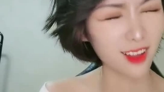 带上女友来度假村里一起欢乐时光，肥美的嫩穴让我操个足够哦，记